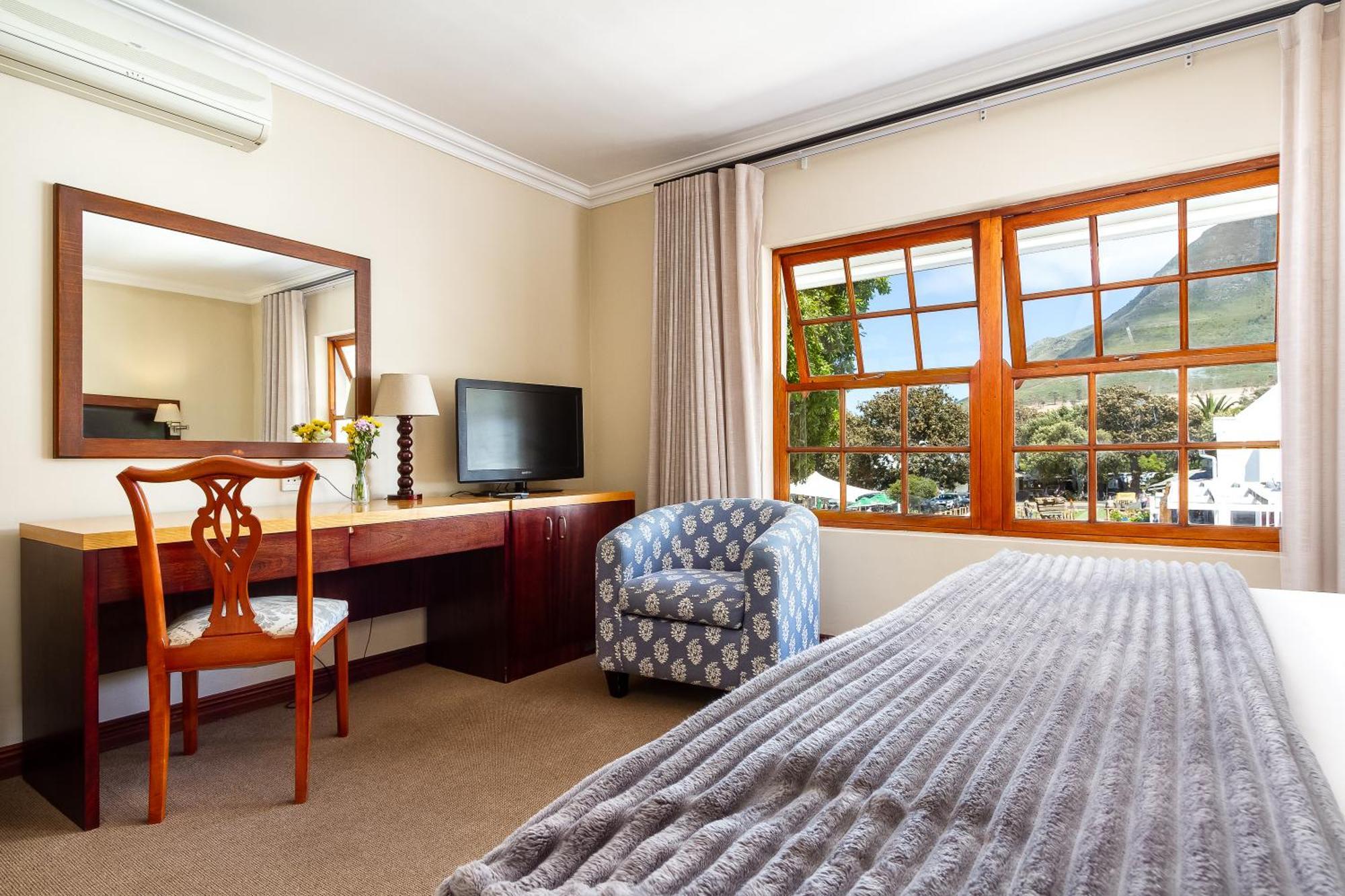 Noordhoek Village Hotel Buitenkant foto